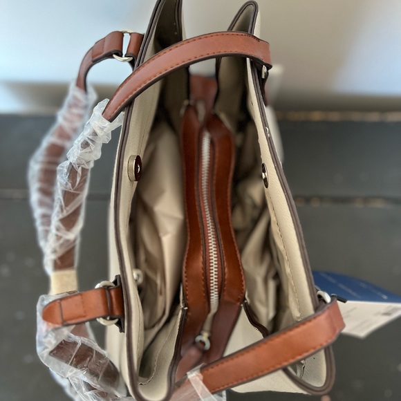 Adrienne Vittadini Tri-color Handbag - Picture 7 of 11